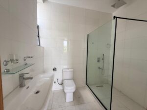 2 bedroom apartment for sale 195M Oniru 10