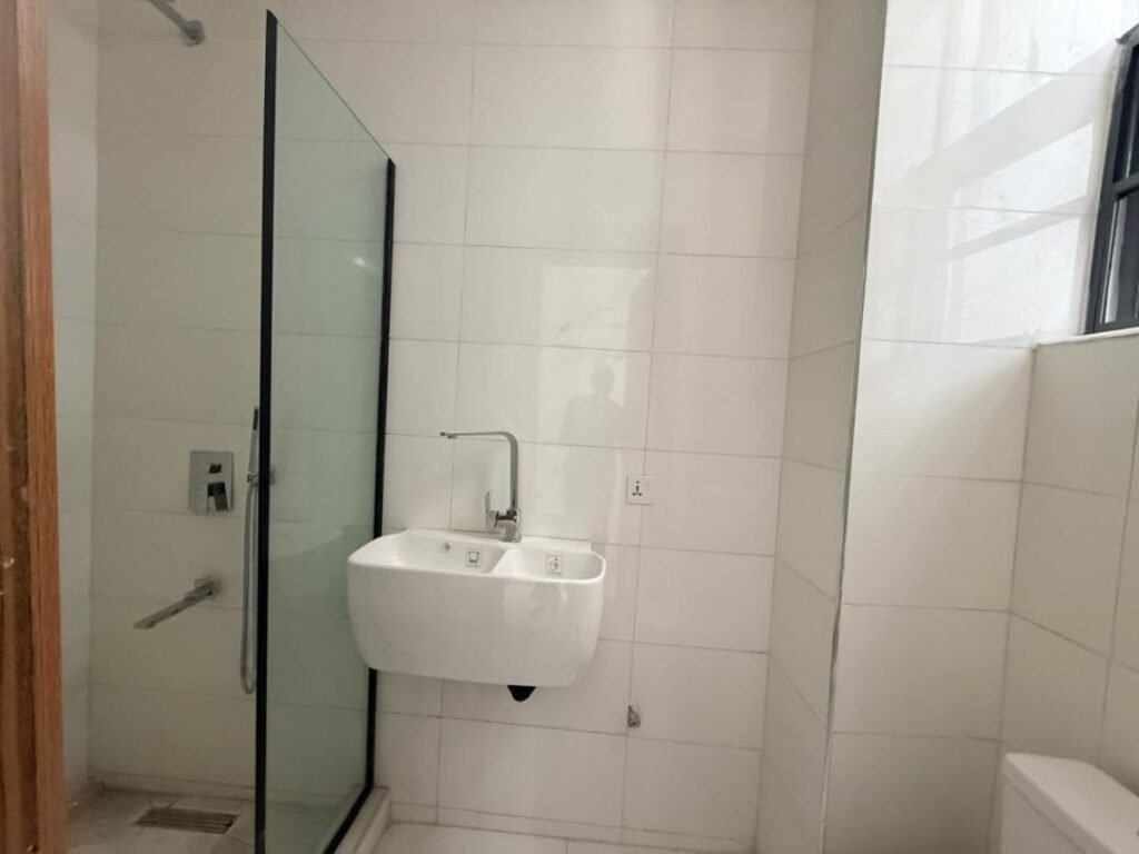 Most Affordable 2 Bedroom Apartment in High Brow Areaa