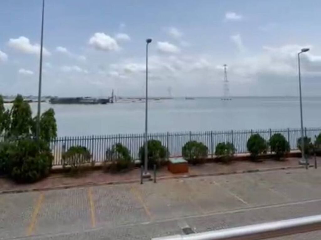 Fully Furnished Waterfront 3 Bedrooms