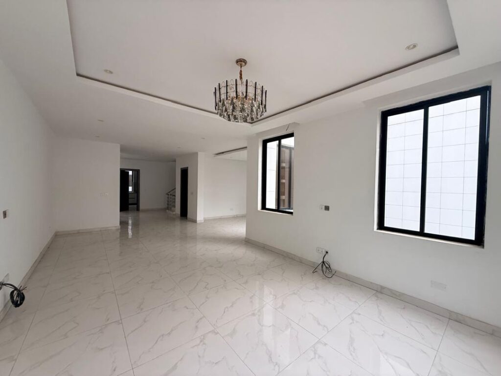 Luxury 6 Bedrooms Duplex with Elevator and Rooftop Terrace