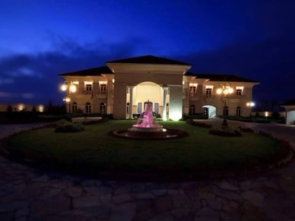7-bedroom-waterfront-mansion-with-private-jetty-banana-island Lagos