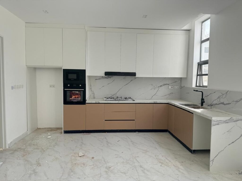 Luxury 1 Bedroom Apartment with Rooftop Swimming Pool, High Demand Property