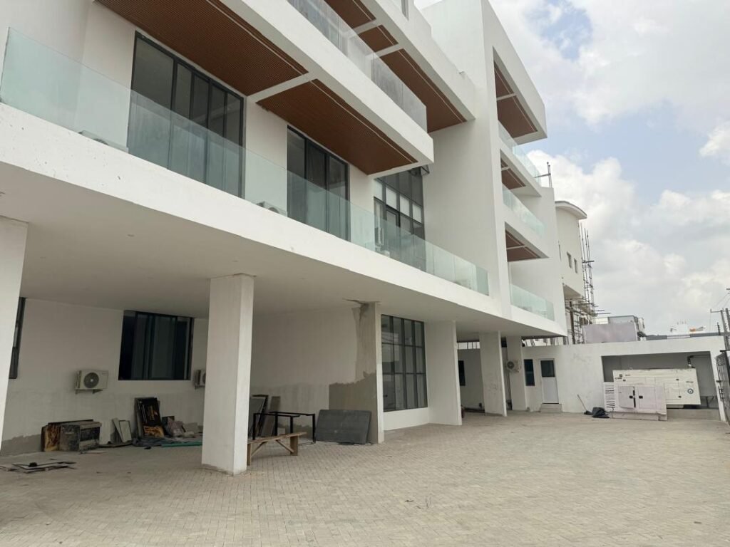 Luxury 1 Bedroom Apartment with Rooftop Swimming Pool, High Demand Property
