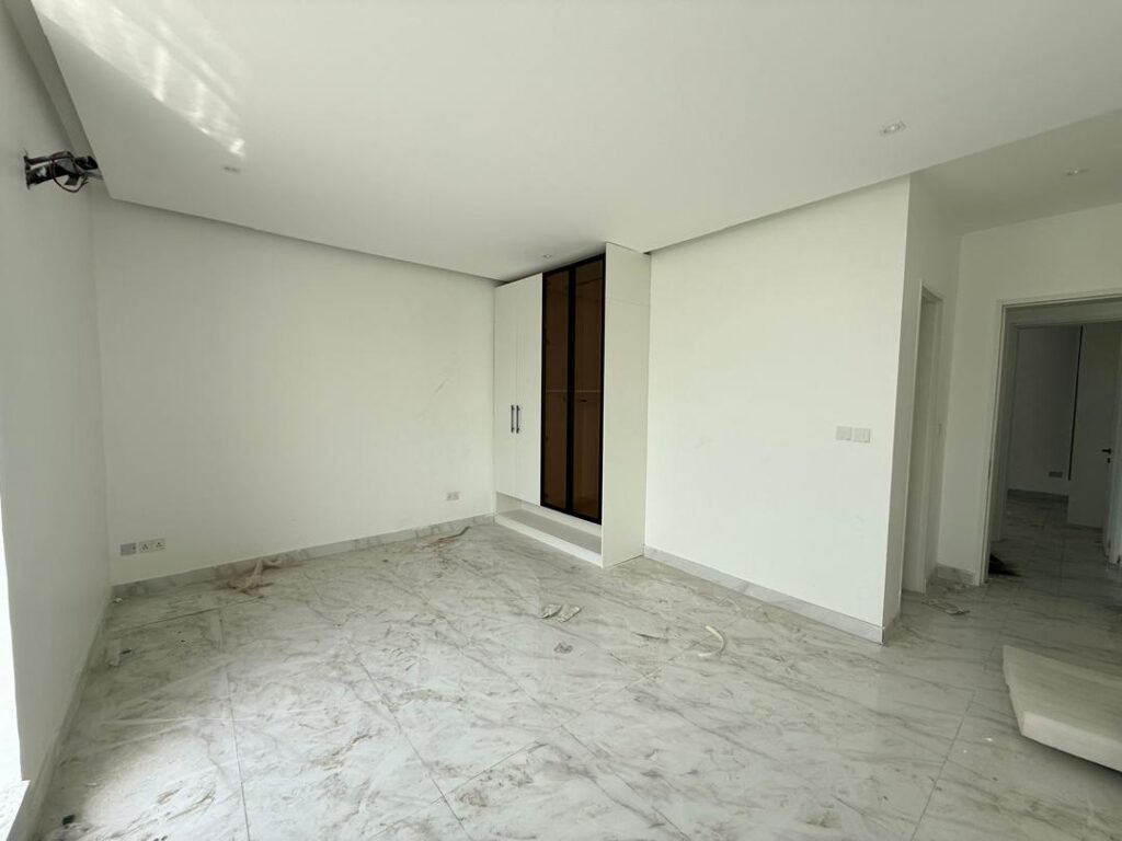 Luxury 1 Bedroom Apartment with Rooftop Swimming Pool, High Demand Property