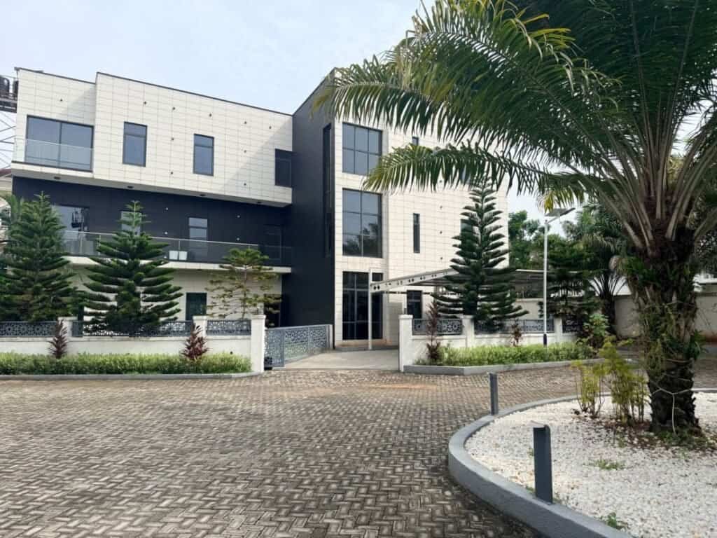 Waterfront Mini-Estate 5 Units of 5-Bedroom Mansions on 4600 Sqm