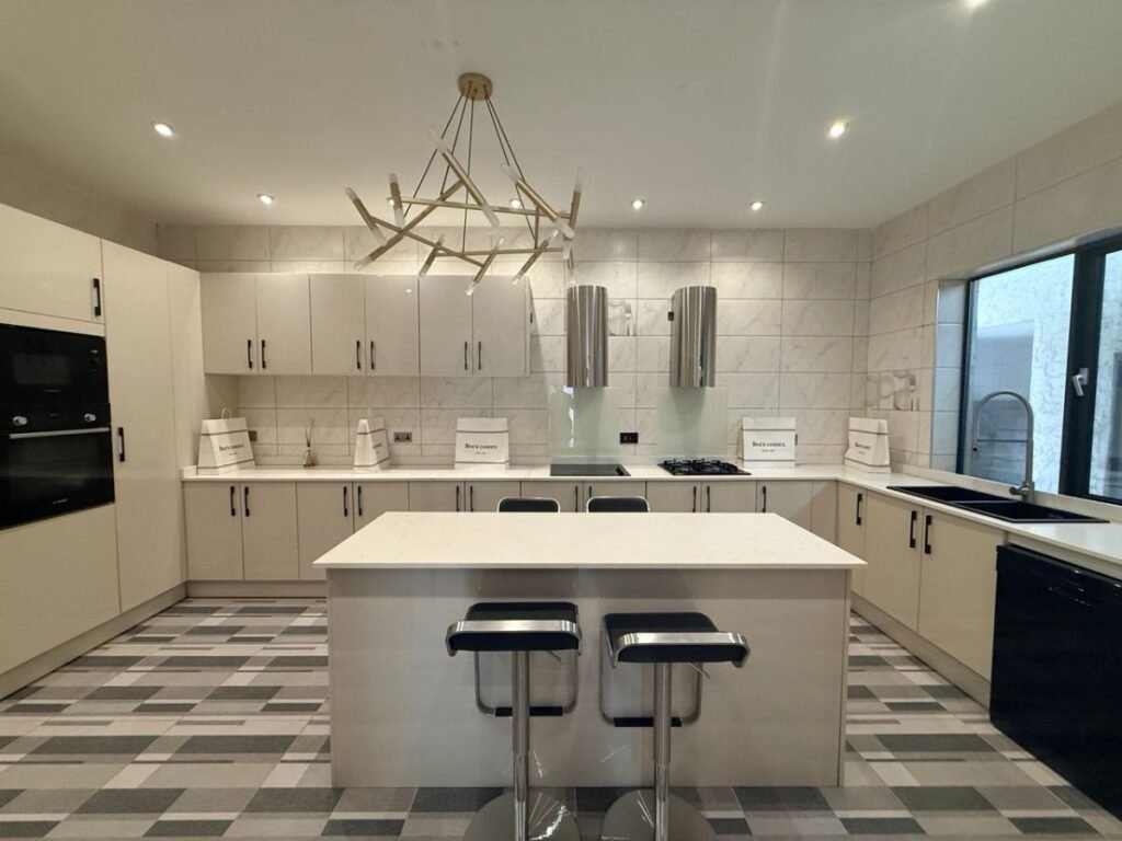 Waterfront Mini-Estate 5 Units of 5-Bedroom Mansions on 4600 Sqm