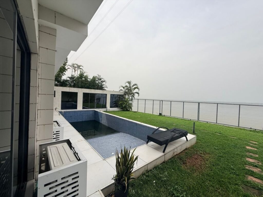 Waterfront Mini-Estate 5 Units of 5-Bedroom Mansions on 4600 Sqm