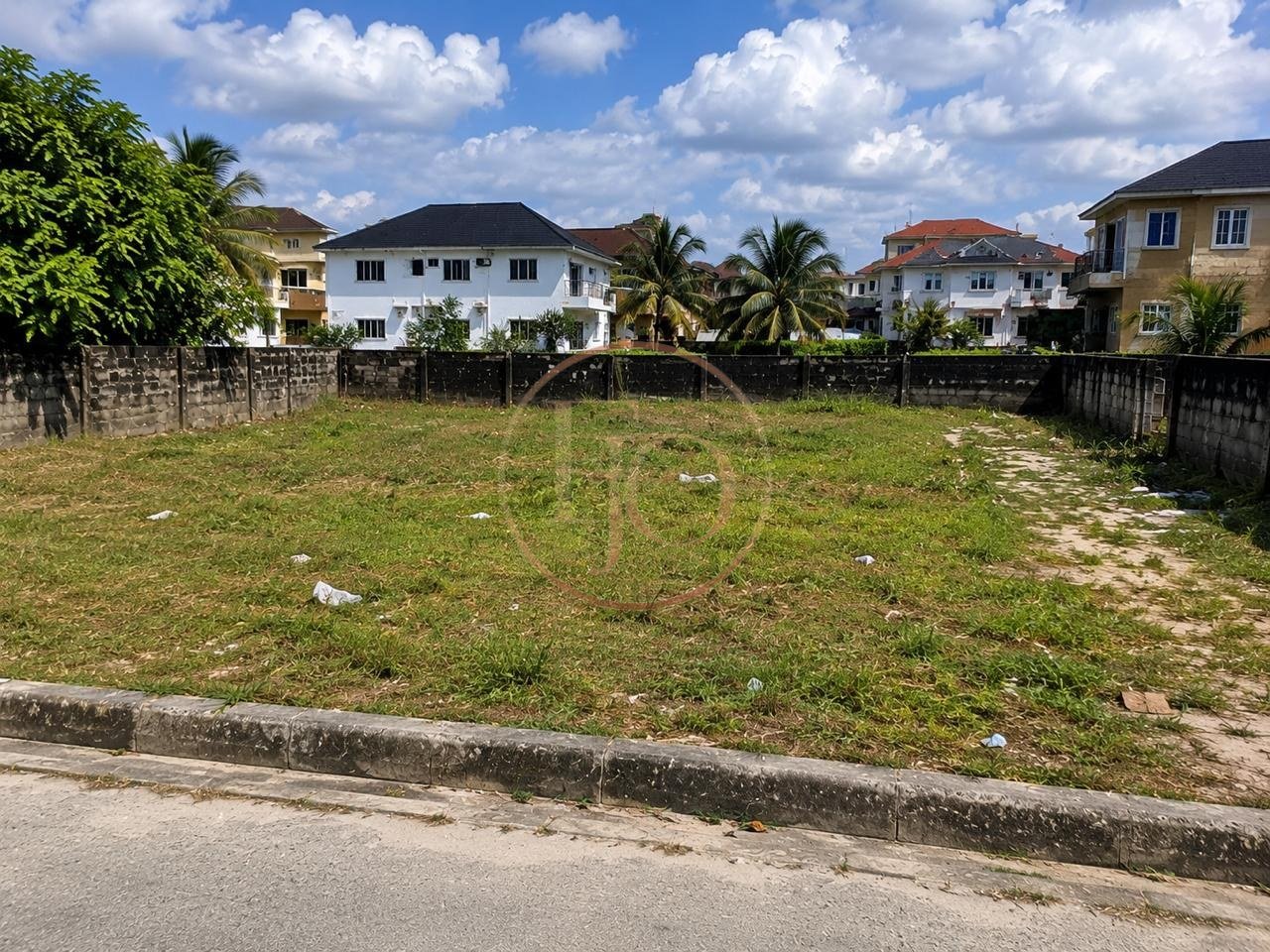 Best Price. 1000sqm Prime Plot of Land