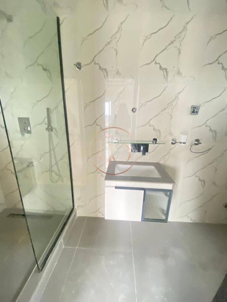 Luxury 4-Bed Maisonette | Pool, Gym & Elevator