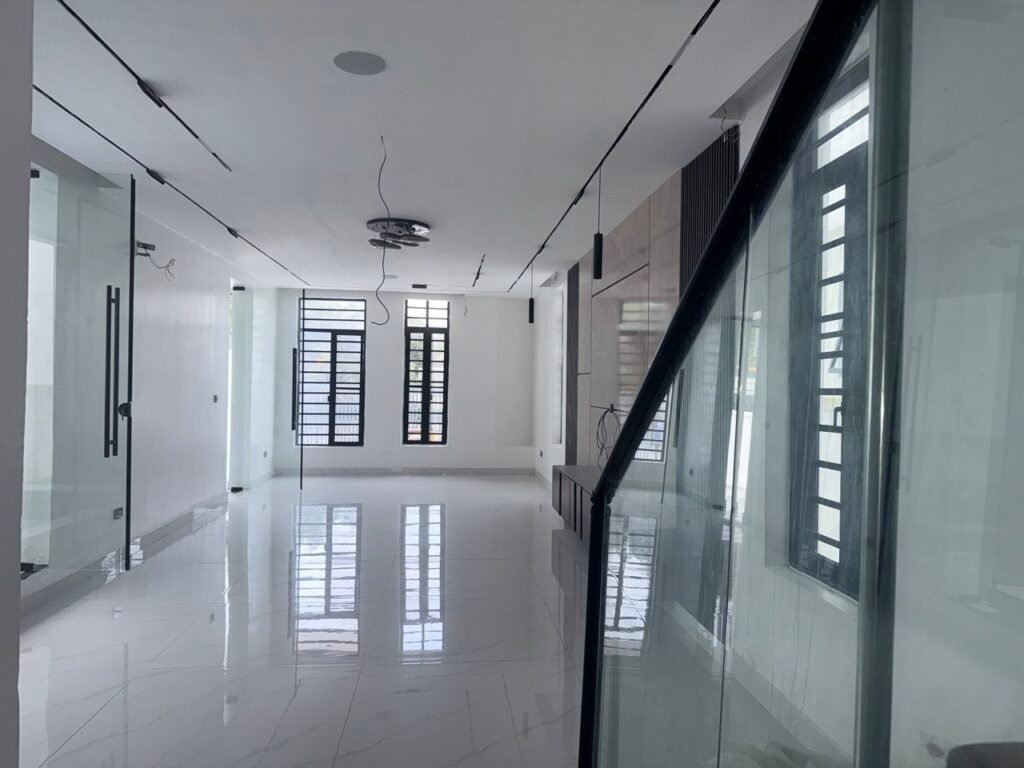 Lovely 5 Bedroom Detached House with Private Pool