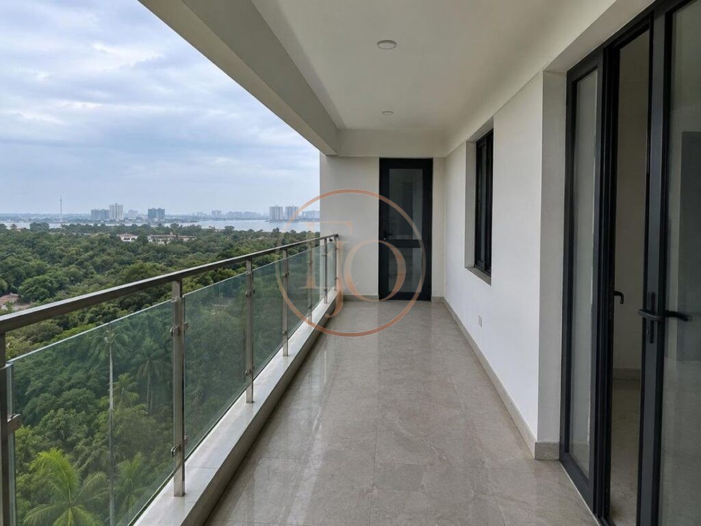 Luxury 4-Bedroom Maisonette with 2 BQs