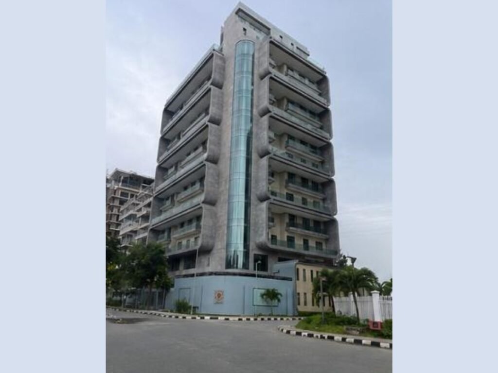 Luxury 4-Bedroom Maisonette with 2 BQs