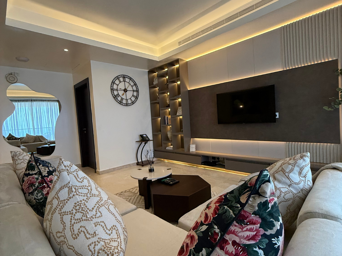 Fully Furnished 2 Bedroom Apartment. Pay & Pack In.