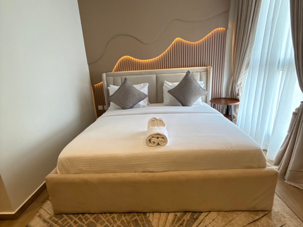 Fully Furnished 2 Bedroom Apartment. Pay & Pack In.