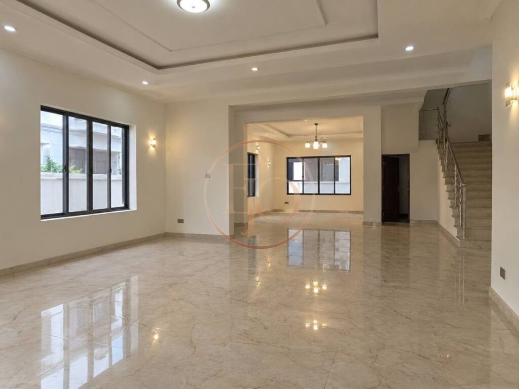 Distress Sale-Luxury 6-Bedroom Detached Mansion for Sale in Pinnock Beach
