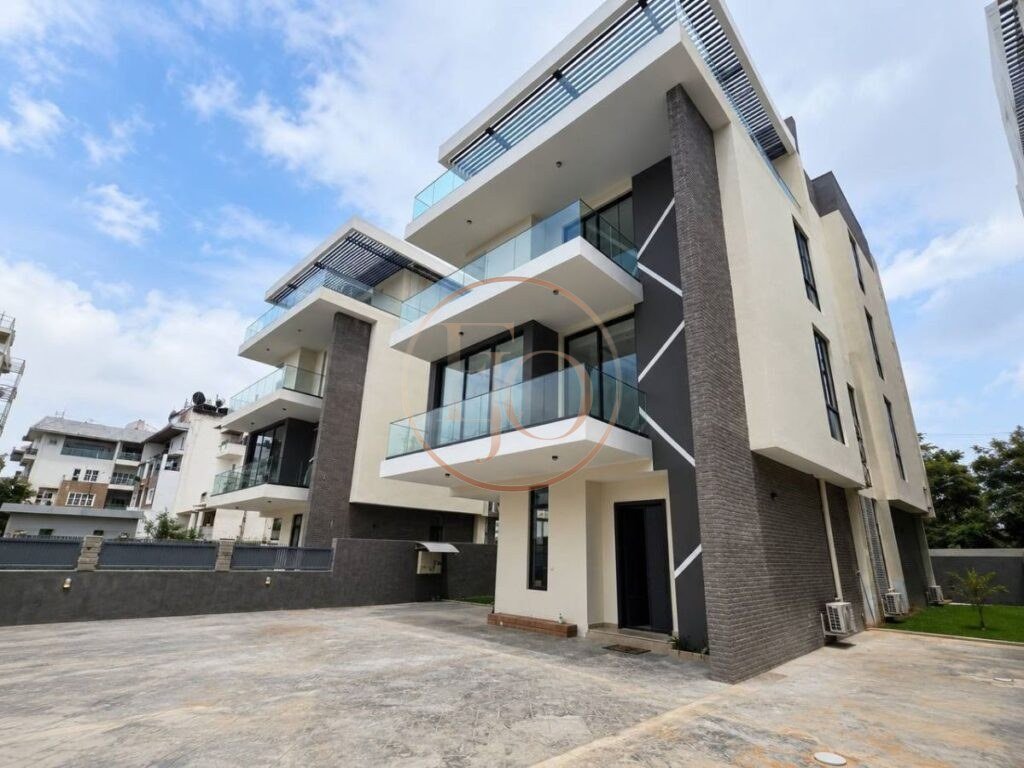 $120k-Luxury 6-Bedroom Detached Duplex for Rent in Banana Island