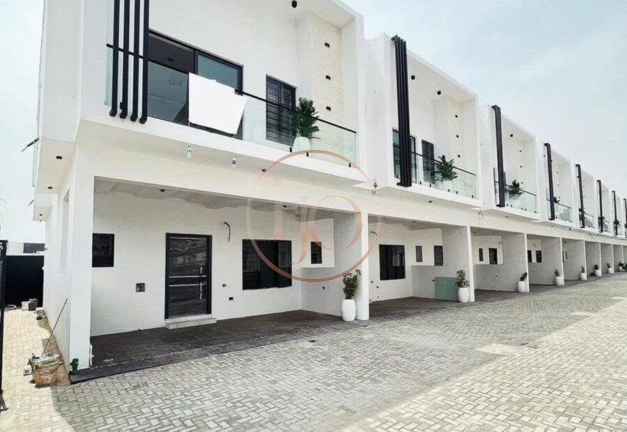 N130M-SUPER DISTRESS SALE- Spacious 4 Bedroom Terrace Duplex-lekki-lagos