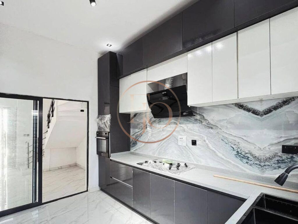 N130M-SUPER DISTRESS SALE- Spacious 4 Bedroom Terrace Duplex-lekki-lagos