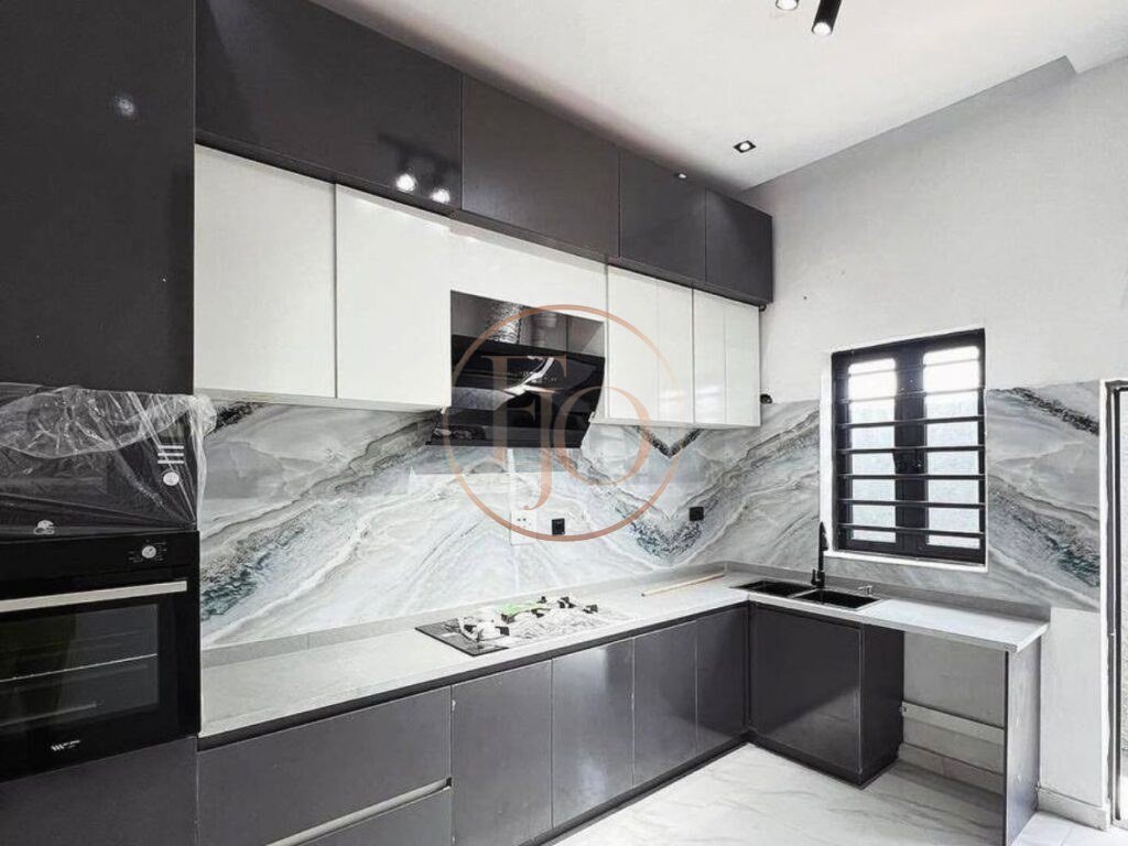 N130M-SUPER DISTRESS SALE- Spacious 4 Bedroom Terrace Duplex-lekki-lagos